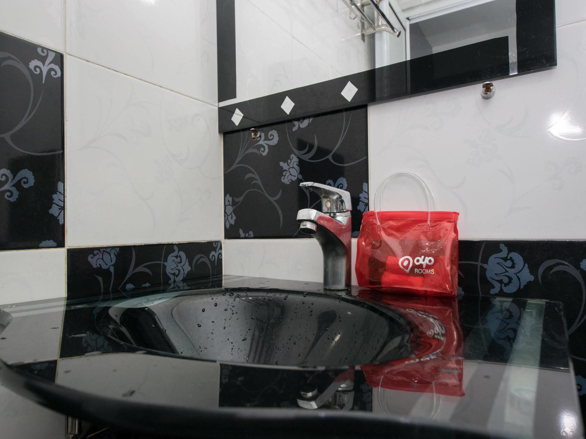 Oyo Rooms Maharajalela Monorail Station Kuala Lumpur Bagian luar foto