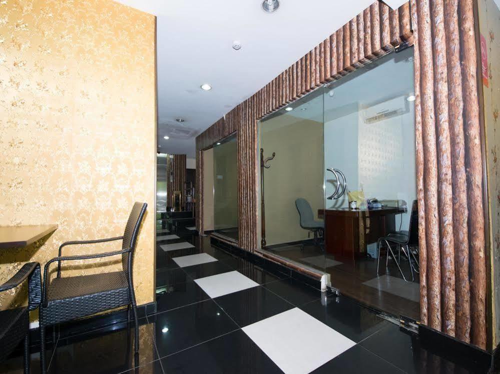 Oyo Rooms Maharajalela Monorail Station Kuala Lumpur Bagian luar foto